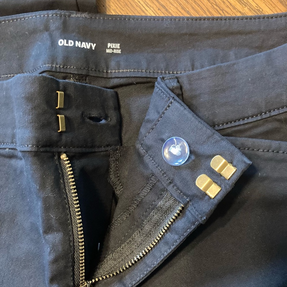 Old Navy Women’s Pants - Picture 3 of 4
